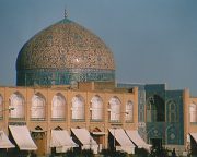 Die Lot-Follah Moschee mit ihrer Kuppel aus Kachelfayence